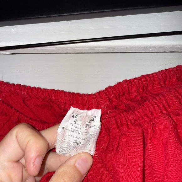 Traditional Hispanic Style Red Off-Shoulder Dress with Floral Print - Picture 4 of 5